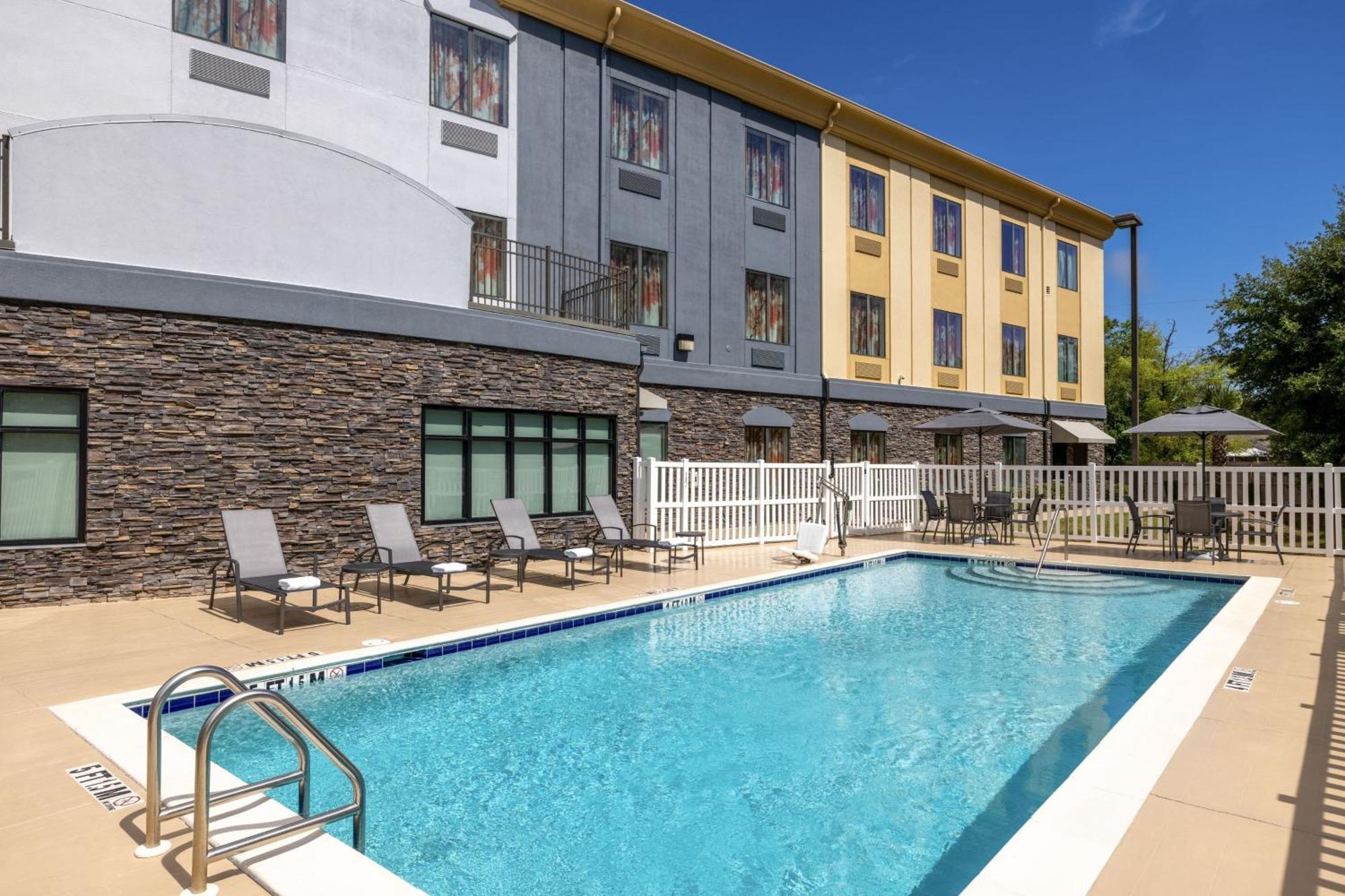 Fairfield Inn & Suites By Marriott Fort Walton Beach Hurlburt Area Exterior photo